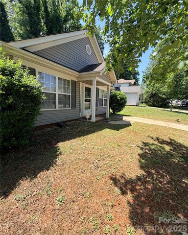3834 Brookchase Lane, Charlotte, NC 28205