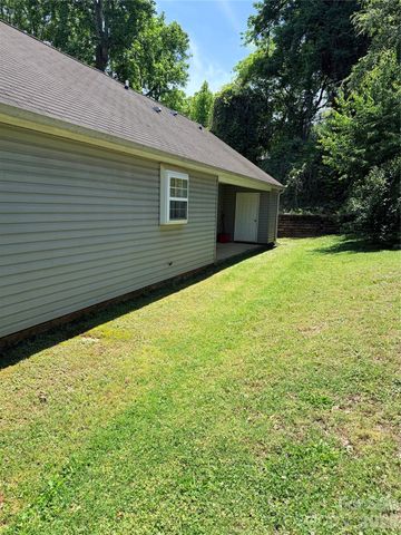 3834 Brookchase Lane, Charlotte, NC 28205