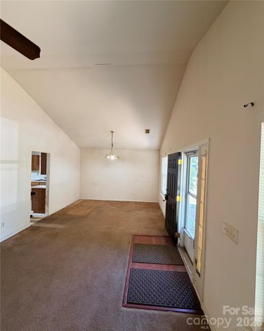 3834 Brookchase Lane, Charlotte, NC 28205