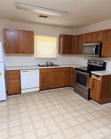 3834 Brookchase Lane, Charlotte, NC 28205