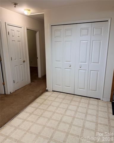 3834 Brookchase Lane, Charlotte, NC 28205