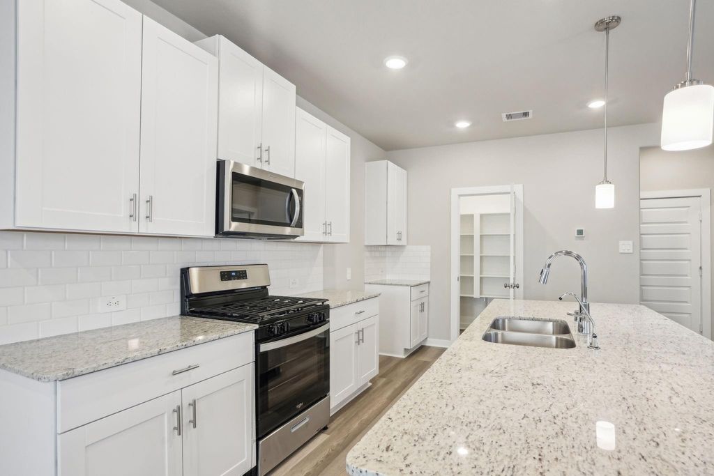 3119 Quiet Sunset Drive, Houston, TX 77080