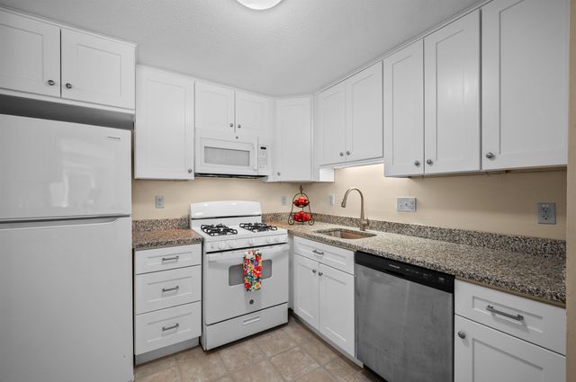 4 Brookside Dr Apt 6, Exeter, NH 03833