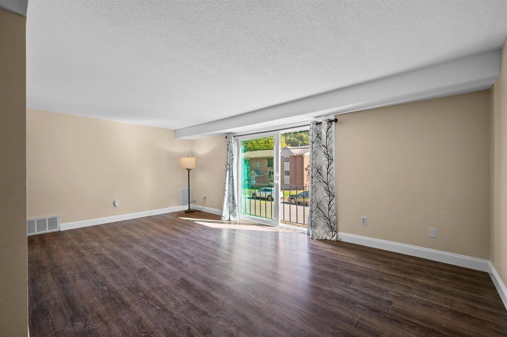 4 Brookside Dr Apt 6, Exeter, NH 03833