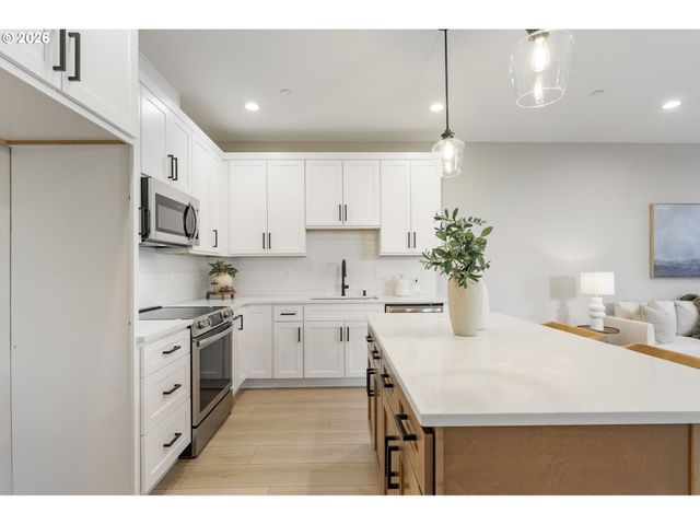 10121 Se 72ND Ave, Milwaukie, OR 97222