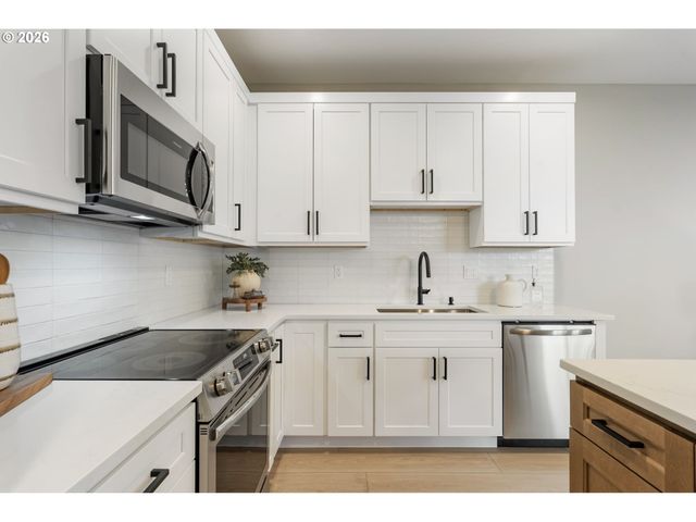 10121 Se 72ND Ave, Milwaukie, OR 97222