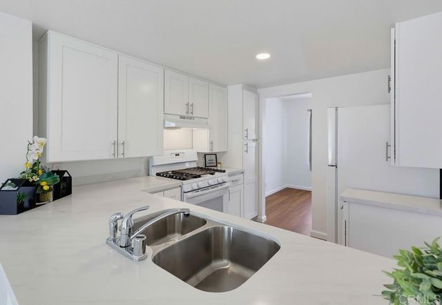 2041 MANZANA Way, San Diego, CA 92139