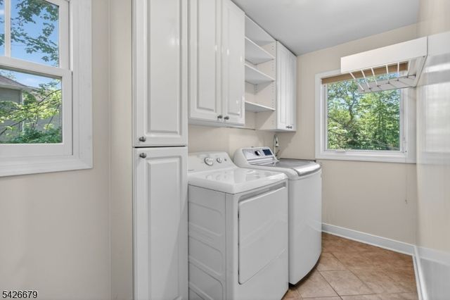 36 Thackeray Dr, Millburn Twp., NJ 07078