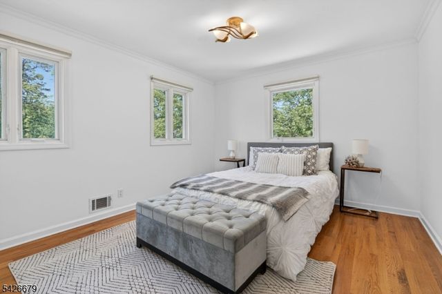 36 Thackeray Dr, Millburn Twp., NJ 07078