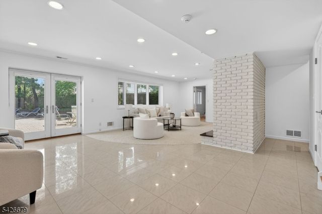 36 Thackeray Dr, Millburn Twp., NJ 07078