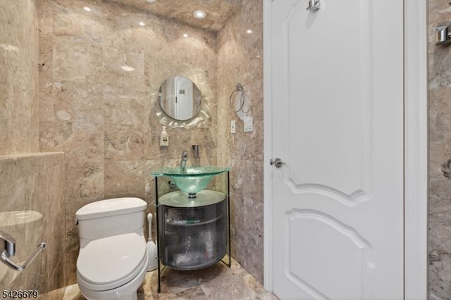 36 Thackeray Dr, Millburn Twp., NJ 07078