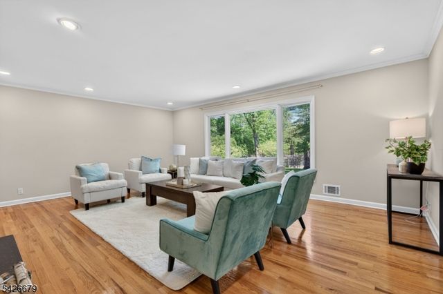 36 Thackeray Dr, Millburn Twp., NJ 07078
