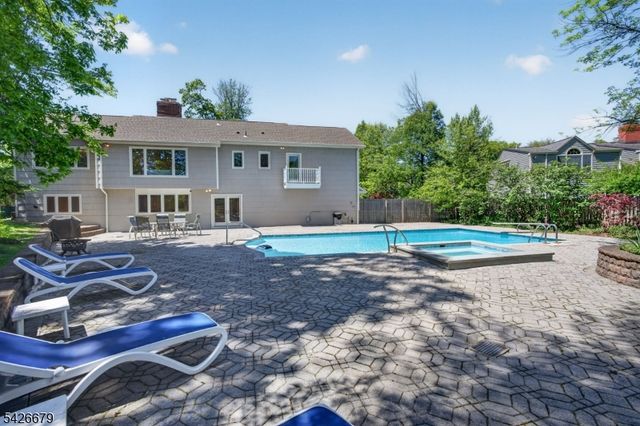 36 Thackeray Dr, Millburn Twp., NJ 07078