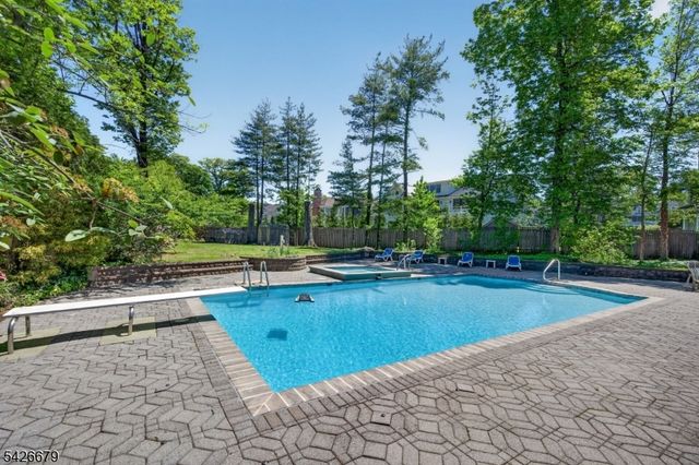 36 Thackeray Dr, Millburn Twp., NJ 07078