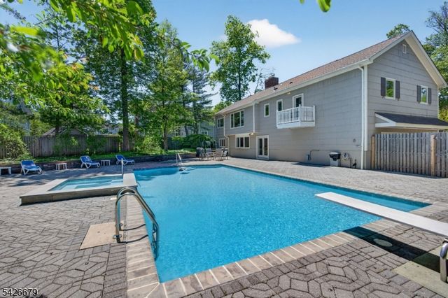 36 Thackeray Dr, Millburn Twp., NJ 07078