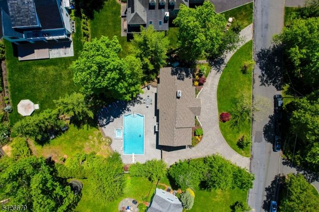 36 Thackeray Dr, Millburn Twp., NJ 07078