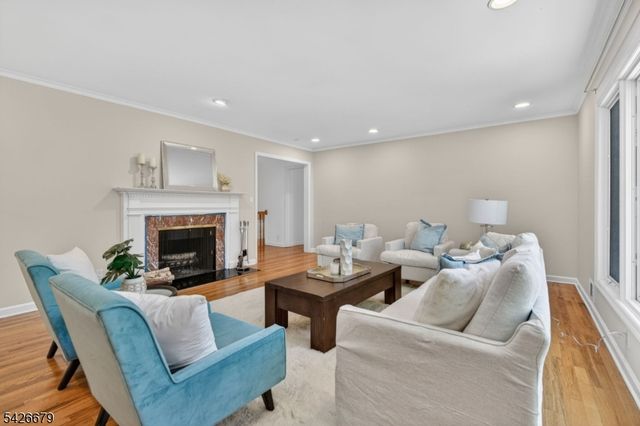 36 Thackeray Dr, Millburn Twp., NJ 07078