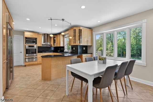 36 Thackeray Dr, Millburn Twp., NJ 07078