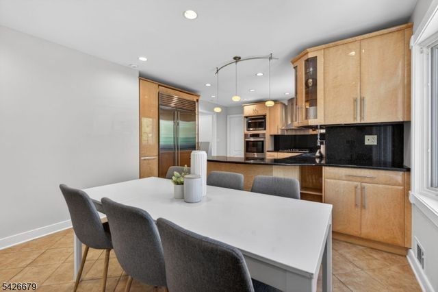36 Thackeray Dr, Millburn Twp., NJ 07078