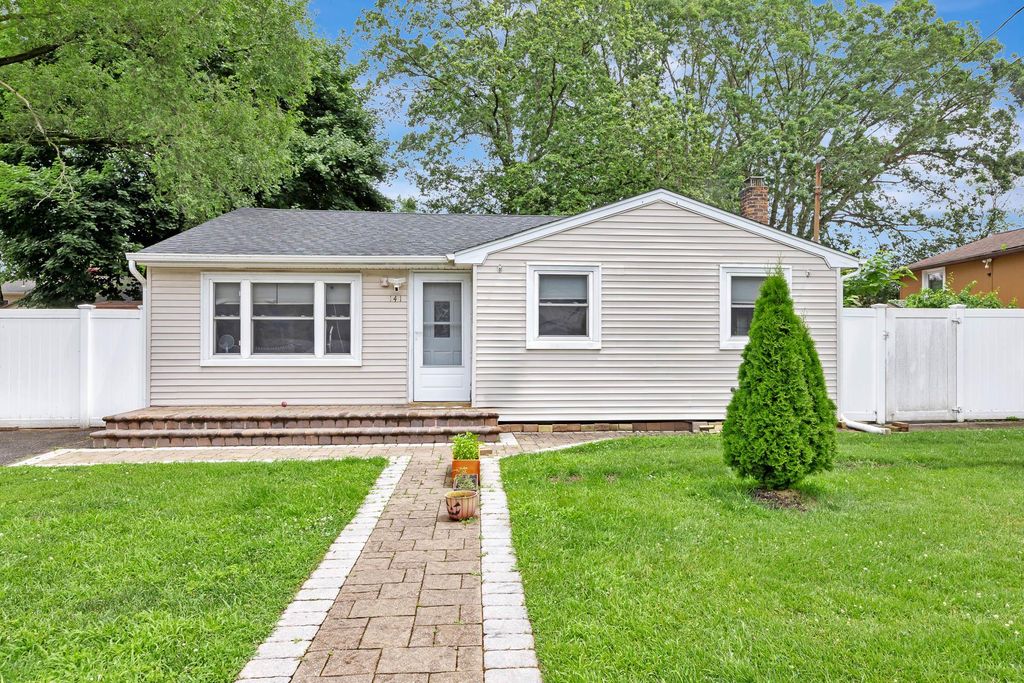 141 Smithtown Polk Boulevard, Centereach, NY 11720