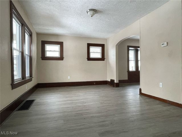 147 Brighton Drive, Akron, OH 44301