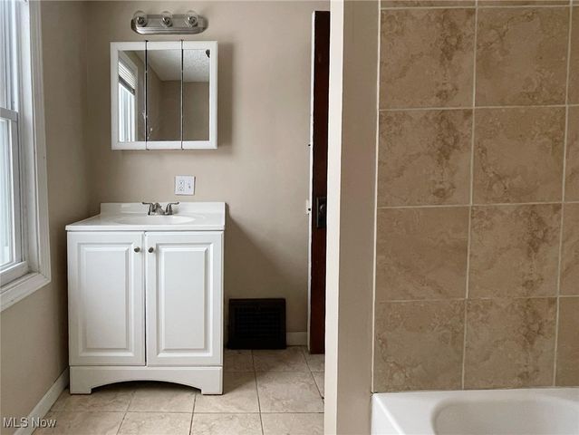 147 Brighton Drive, Akron, OH 44301