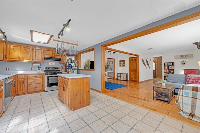 73 New Boston Rd, Sturbridge, MA 01566
