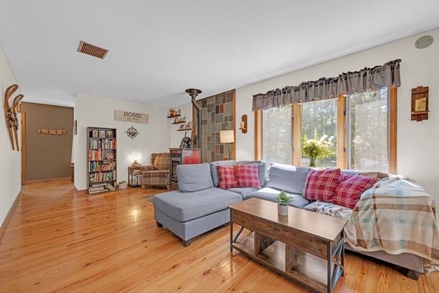 73 New Boston Rd, Sturbridge, MA 01566