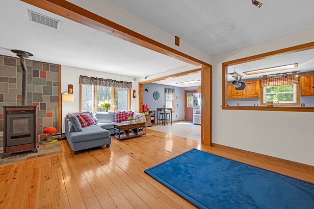 73 New Boston Rd, Sturbridge, MA 01566