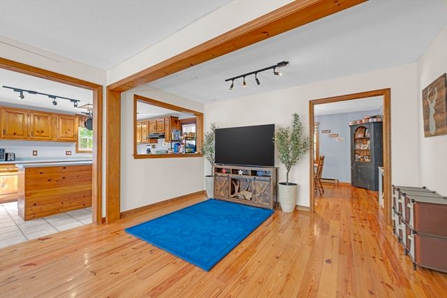 73 New Boston Rd, Sturbridge, MA 01566