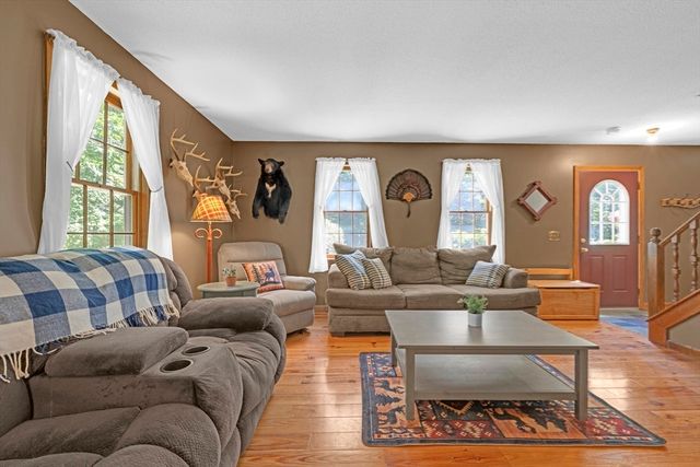 73 New Boston Rd, Sturbridge, MA 01566