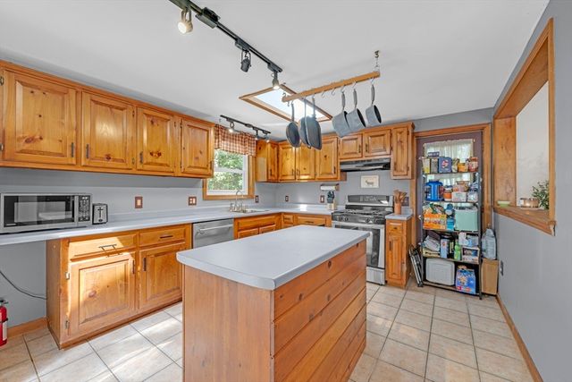 73 New Boston Rd, Sturbridge, MA 01566