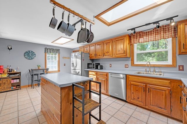 73 New Boston Rd, Sturbridge, MA 01566