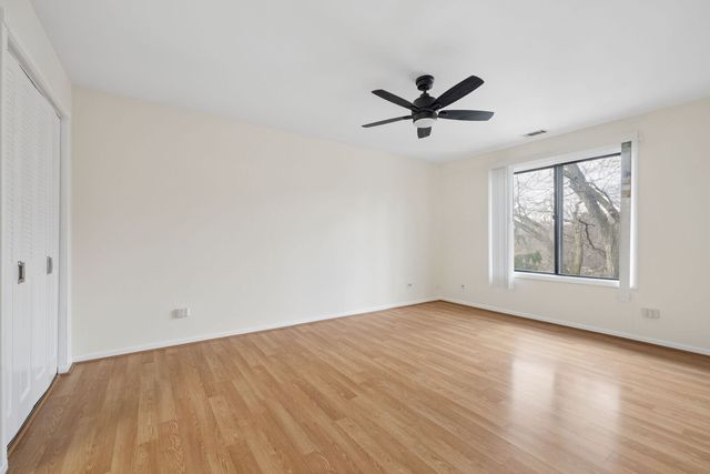 7510 Farmingdale Drive 407, Darien, IL 60561