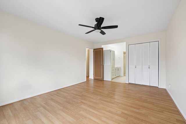 7510 Farmingdale Drive 407, Darien, IL 60561