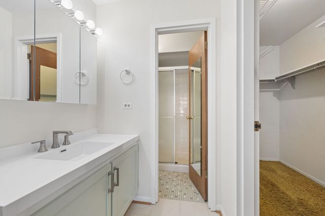 7510 Farmingdale Drive 407, Darien, IL 60561