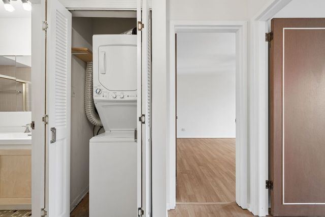 7510 Farmingdale Drive 407, Darien, IL 60561