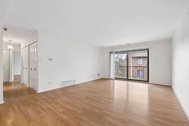 7510 Farmingdale Drive 407, Darien, IL 60561