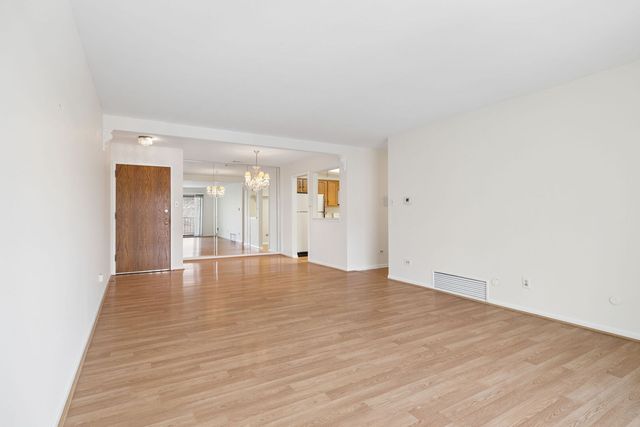 7510 Farmingdale Drive 407, Darien, IL 60561