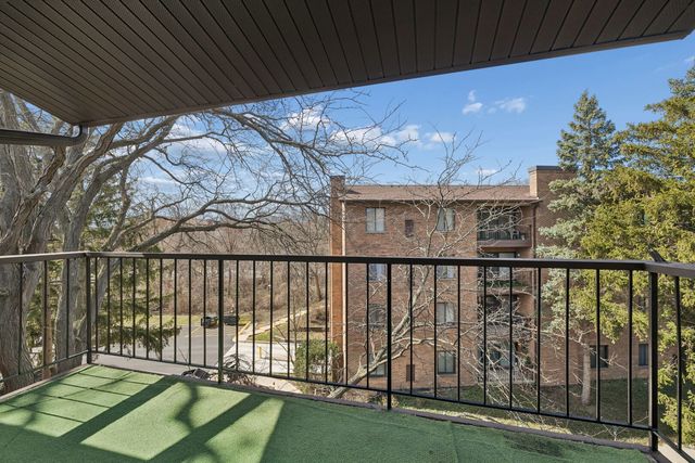 7510 Farmingdale Drive 407, Darien, IL 60561