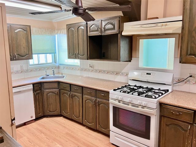 5012 Winding Way, Dickinson, TX 77539