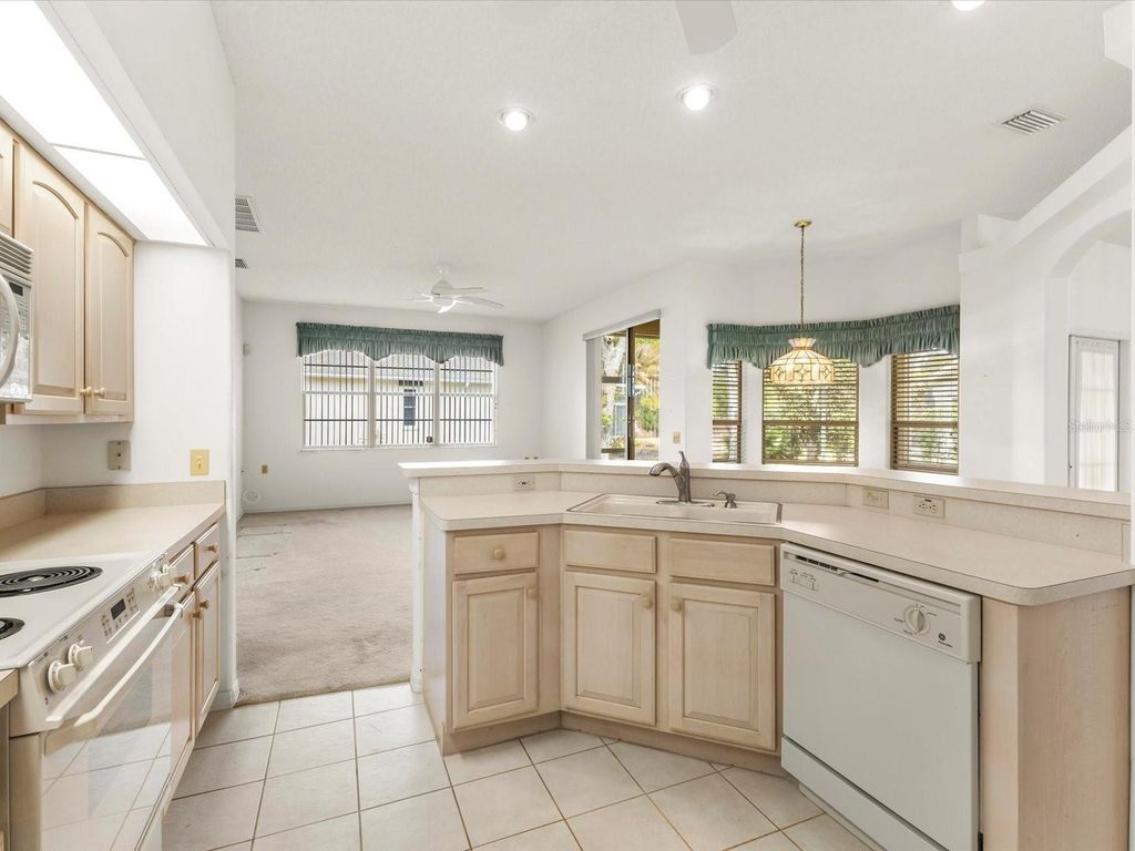 Image 16 of property listing at 3123 QUAIL HOLLOW COURT, Spring Hill, FL 34606