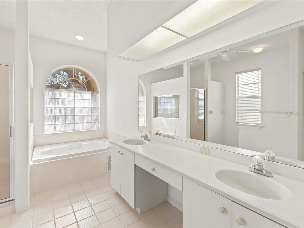 Image 32 of property listing at 3123 QUAIL HOLLOW COURT, Spring Hill, FL 34606