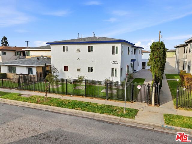 10223 Darby Avenue, Inglewood, CA 90303