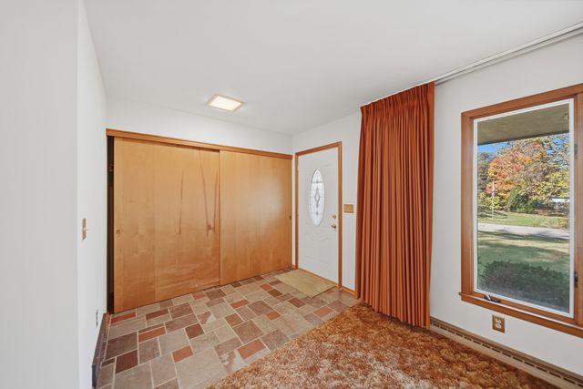 1304 Park Lane, Dixon, IL 61021