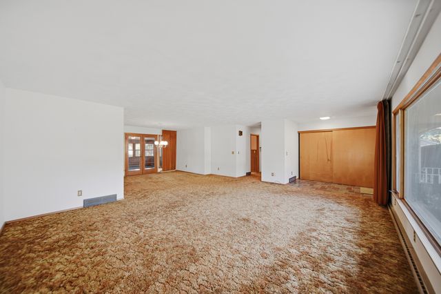 1304 Park Lane, Dixon, IL 61021