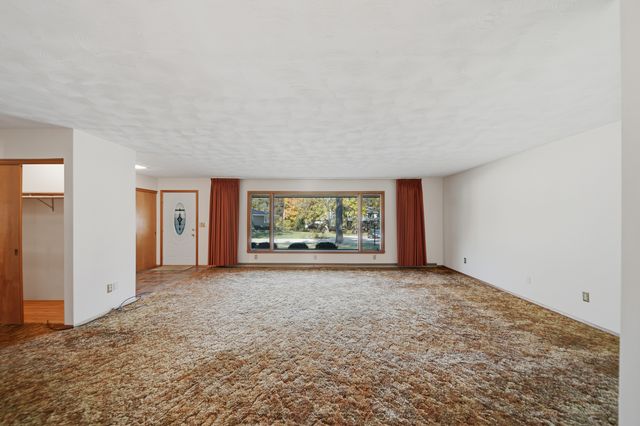 1304 Park Lane, Dixon, IL 61021