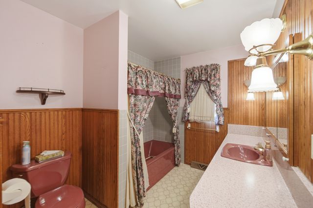 1304 Park Lane, Dixon, IL 61021