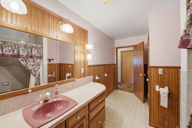 1304 Park Lane, Dixon, IL 61021