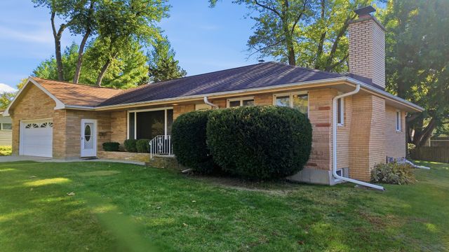 1304 Park Lane, Dixon, IL 61021